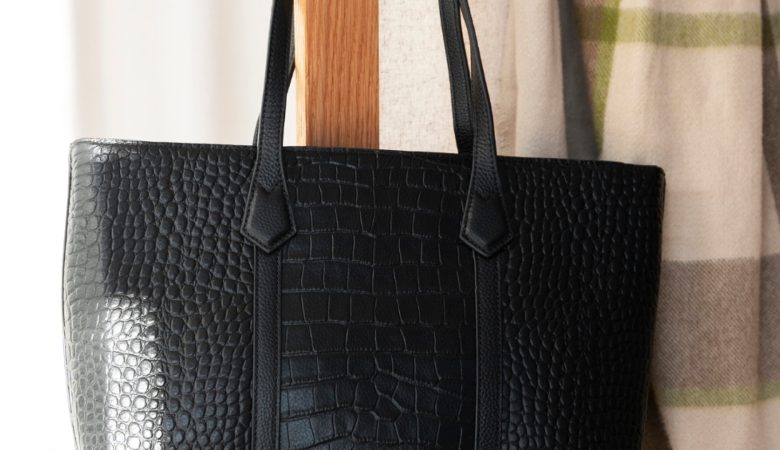 Le sac Lacoste pour femme : l'alliance parfaite de l'élégance et de la qualité
